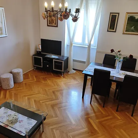 Kolovare Beach & Free Parking Apartment *